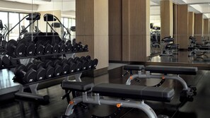 A gym with weightlifting equipment, including dumbbells and benches. - Intercontinental ABU Dhabi Residence (Abu Dhabi)