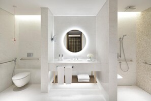 Bathroom - Intercontinental ABU Dhabi Residence (Abu Dhabi)