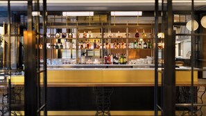 Bar (trong khuôn viên)