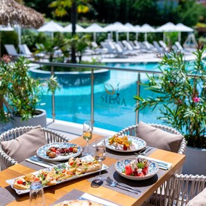 Outdoor dining - Siena Premium Retreat (Tsarevo)