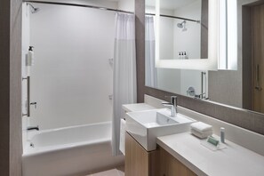 Bathroom - Springhill Suites Franklin Mint (South Portland)