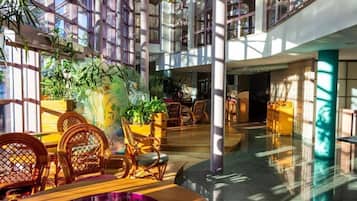 المنشأة من الداخل