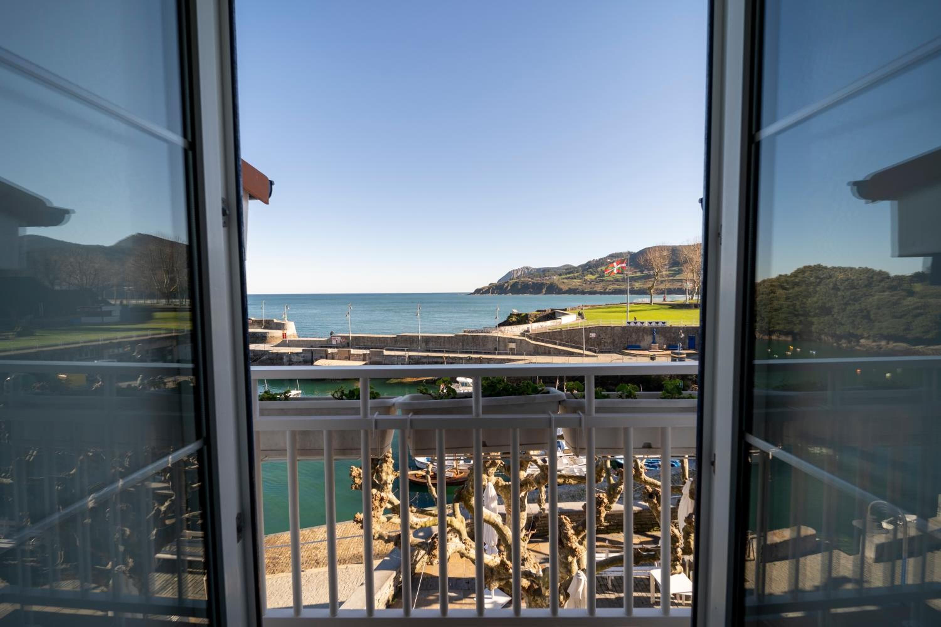 المنشأة من الداخل