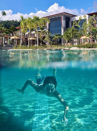 Piscina externa. Canopy by Hilton Seychelles