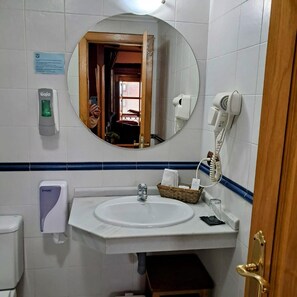 Bathroom - Hotel San Roque (Reinosa)