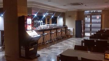 Bar (en el alojamiento)