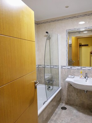 Bathroom - Hotel Reina Isabel (Medina del Campo)