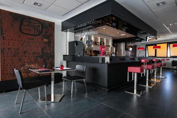 Bar (on property) - Hotel Loob Madrid (Torrejón de Ardoz)