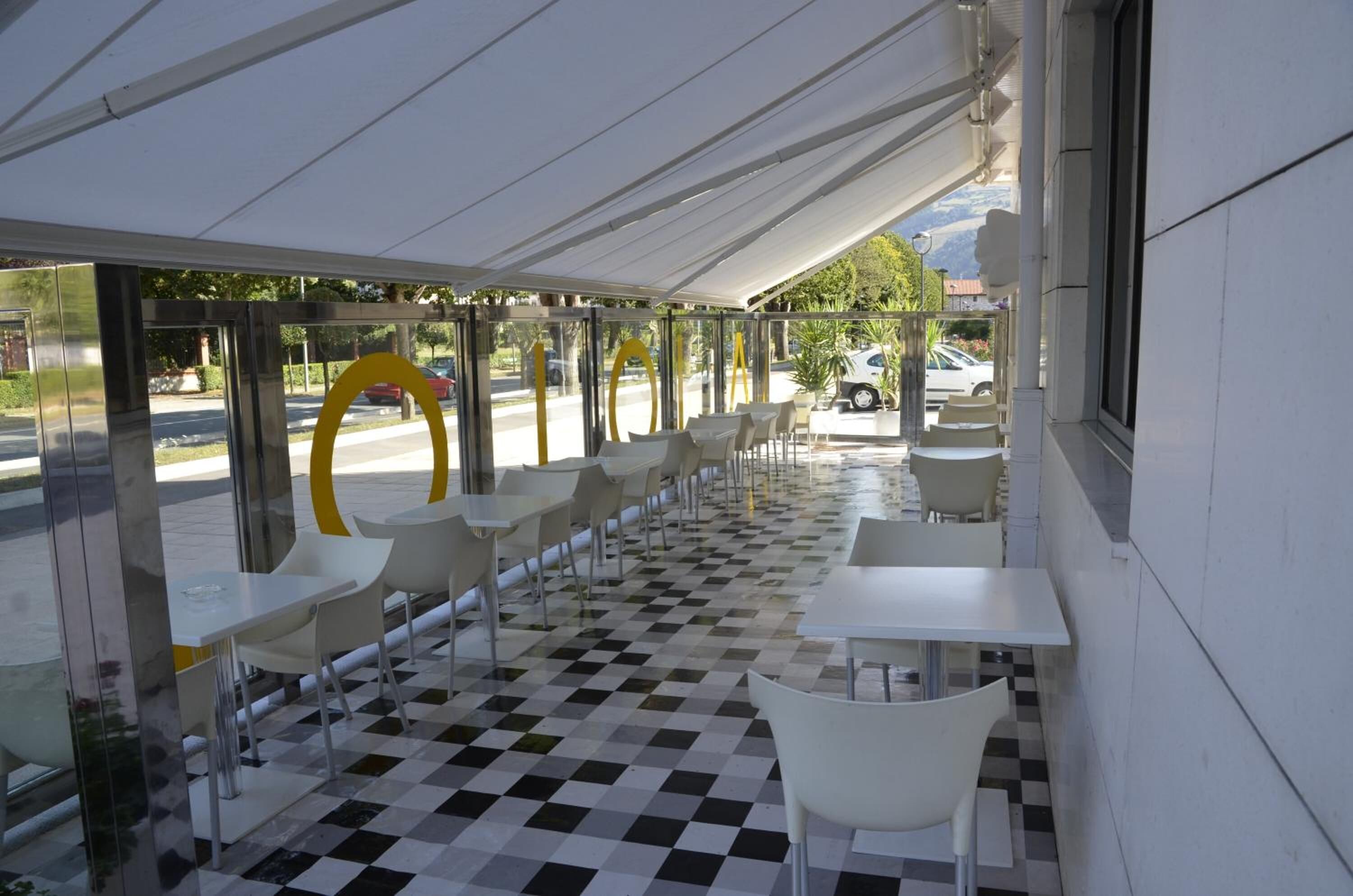 تناول الطعام بالخارج