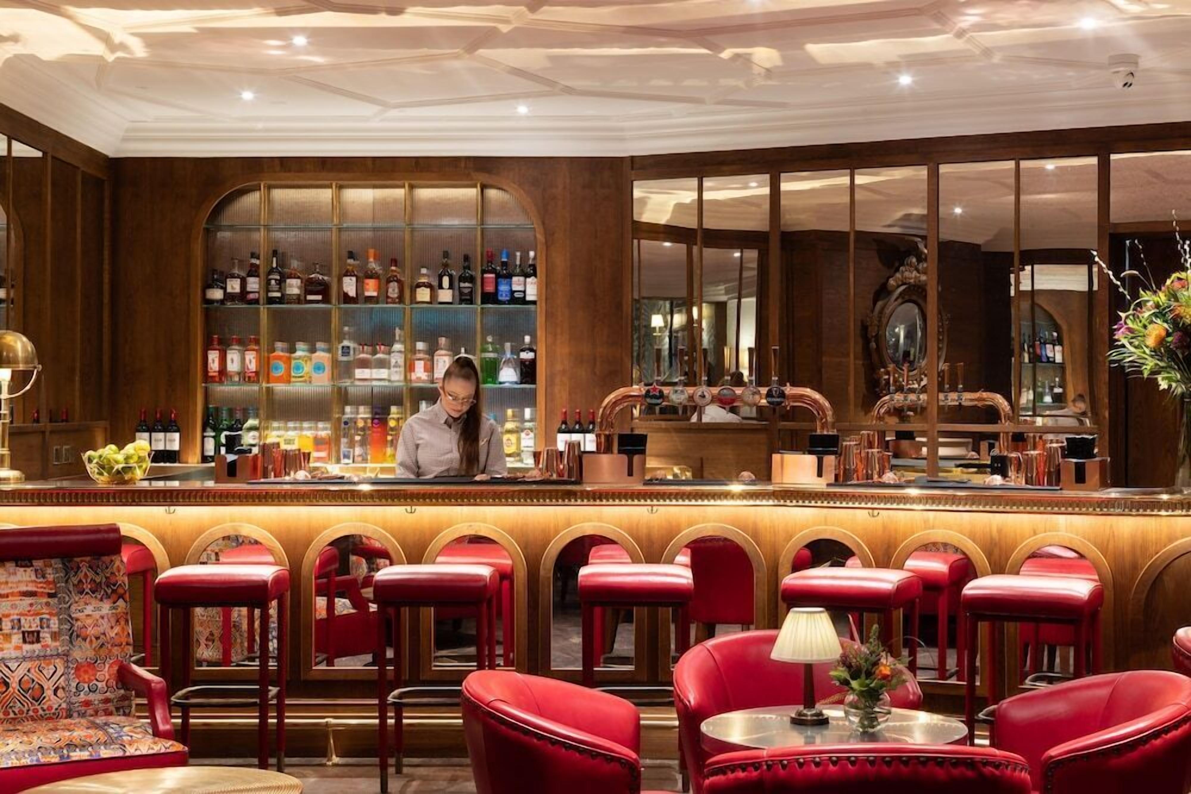 Bar (trong khuôn viên)