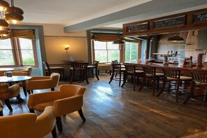 Bar (on property) - The Hand Hotel (Llangollen)