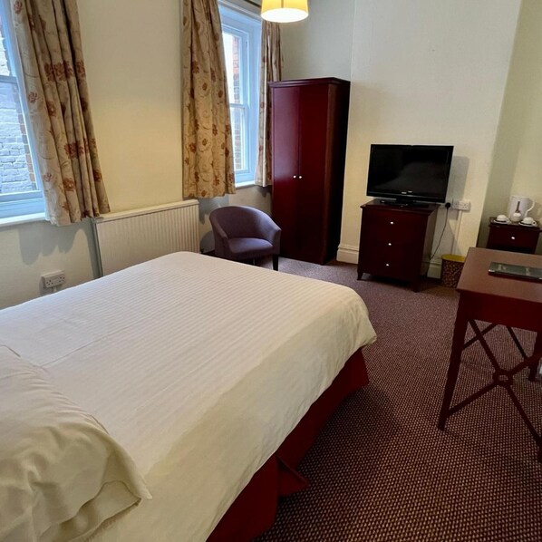 Room - Calverts Hotel - Newport Isle of Wight (Newport)