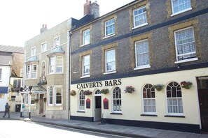 Exterior - Calverts Hotel - Newport Isle of Wight (Newport)