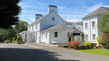 المنشأة من الخارج