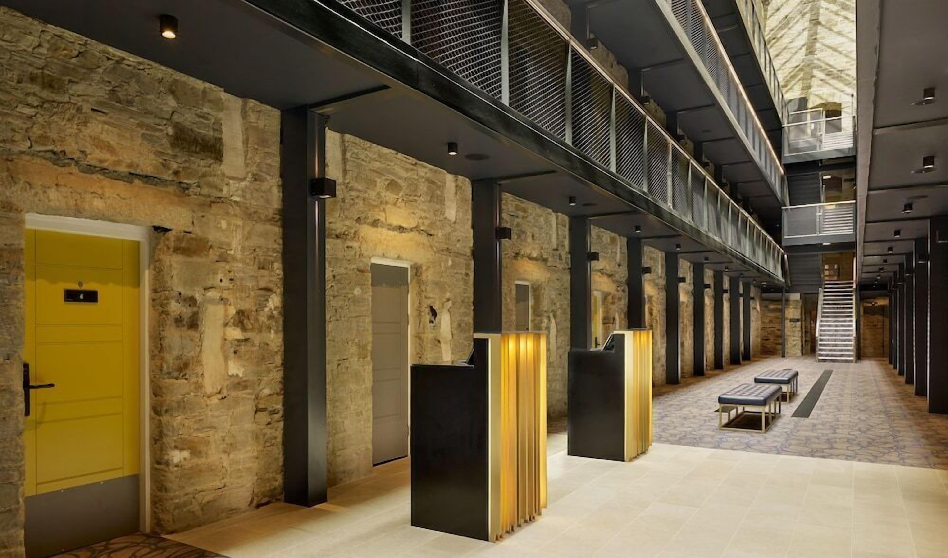 المنشأة من الداخل