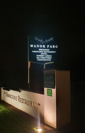 Property grounds - Manor Parc Hotel (Cardiff)