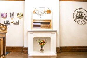 Interior - Manor Parc Hotel (Cardiff)
