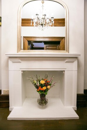 Interior - Manor Parc Hotel (Cardiff)