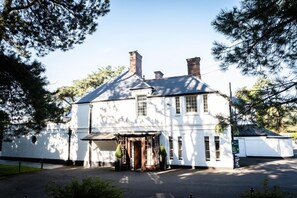 المنشأة من الخارج