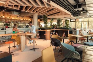 Bar (on property) - Greet Hotel La Rochelle Centre (La Rochelle)