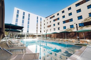 Outdoor pool - Greet Hotel La Rochelle Centre (La Rochelle)