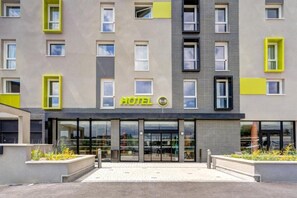 Exterior - B&B Hotel Le Port Marly Saint Germain en Laye (La Haute-Maison)