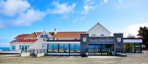 Exterior - The Royal Court Hotel (Portrush)