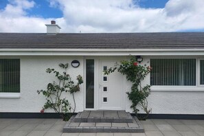 Exterior detail - The Royal Court Hotel (Portrush)