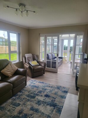 Living area - The Royal Court Hotel (Portrush)