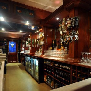Bar (on property) - The Royal Court Hotel (Portrush)