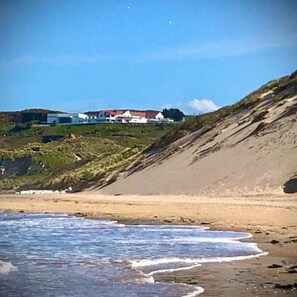 Beach - The Royal Court Hotel (Portrush)
