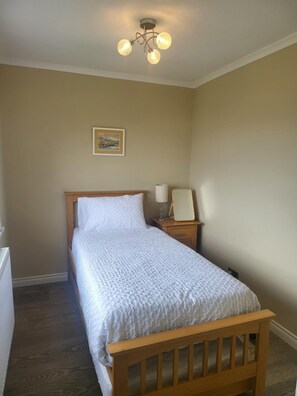 Room - The Royal Court Hotel (Portrush)