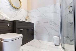 Bathroom - Lanelay Hall Hotel and Spa (Pontyclun)