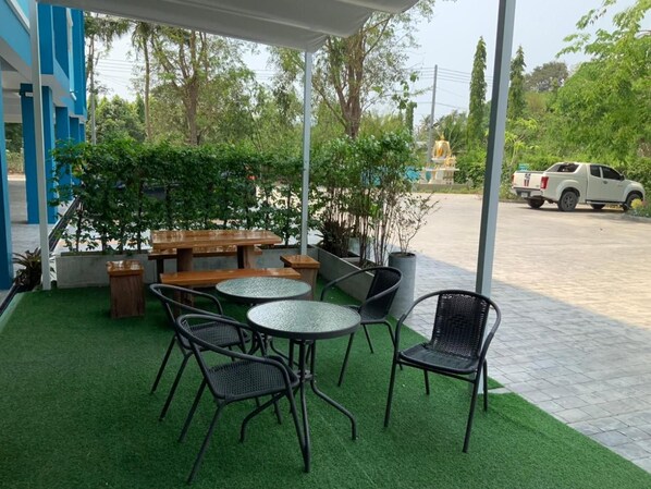 Khu ẩm thực ngoài trời
