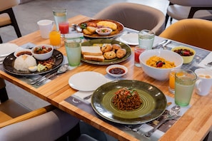 A dining table with various dishes, drinks, and utensils. - Holiday Inn Sepang Airport (Sepang)