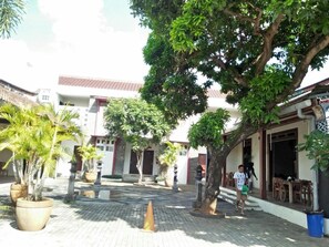 Terrace/patio - Antika Hotel (Rembang)