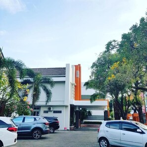 Free self-parking - Antika Hotel (Rembang)