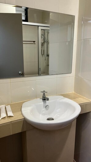 Bathroom - Hotel IYA (Khlong Luang)