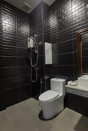 Bathroom - Chalalai Hotel Krabi (Nuea Khlong)