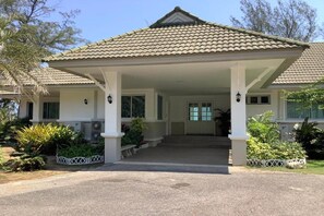 Exterior - Seapine Beach Golf and Resort Hua Hin (Hua Hin)