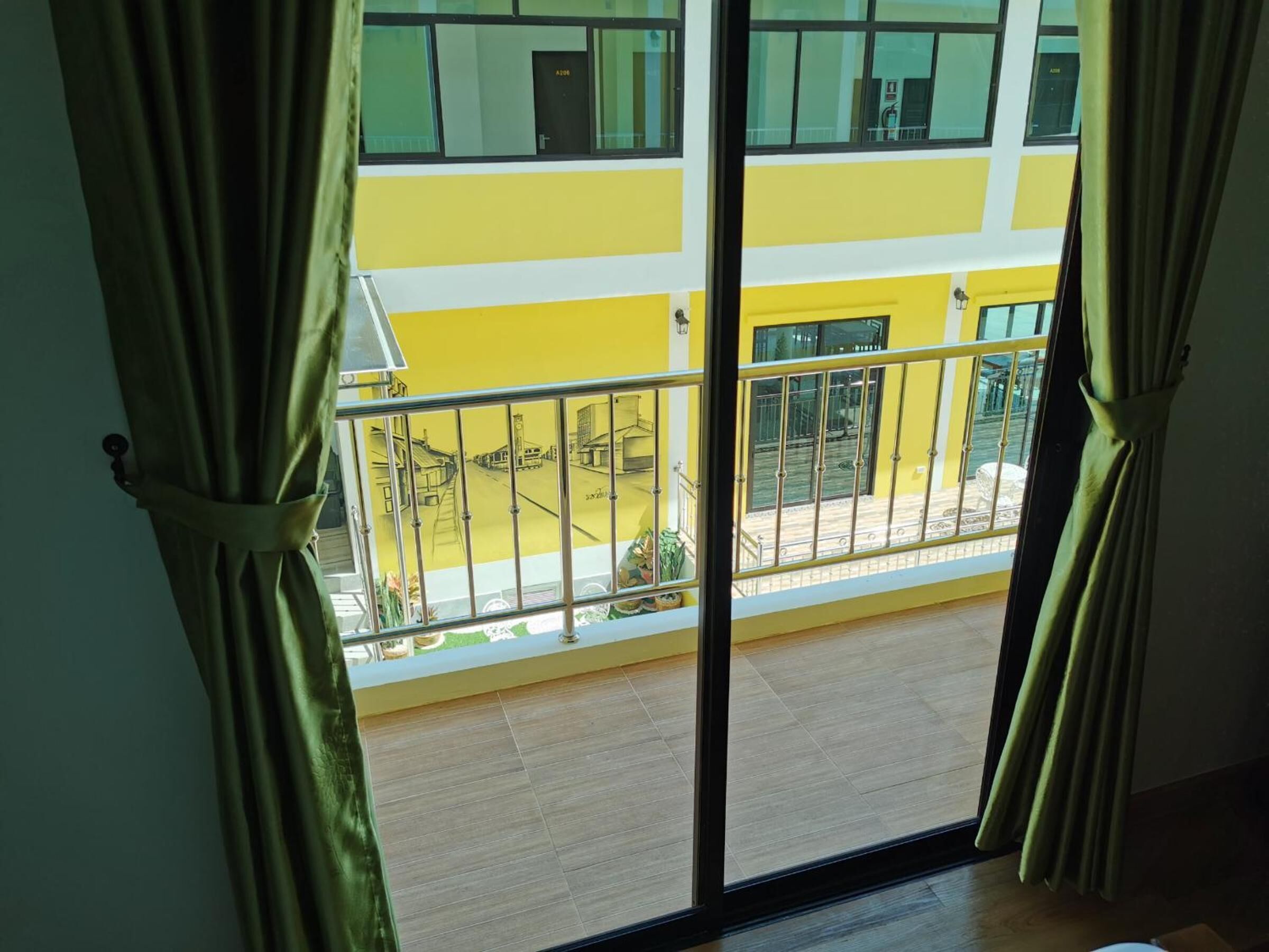 المنشأة من الداخل