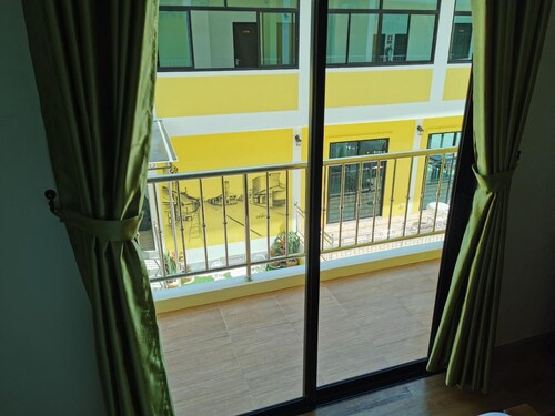 Racha Khong Hotel