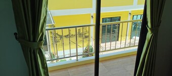 Racha Khong Hotel