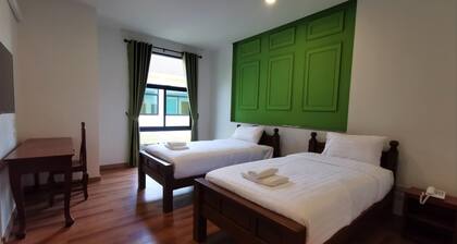 Racha Khong Hotel