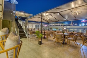 Khu ẩm thực ngoài trời