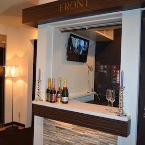 Bar (trong khuôn viên)