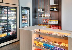 A beverage display with various drinks and snacks. - Candlewood Suites Dusseldorf Airport (Düsseldorf)
