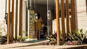 A building with a wooden pergola entrance, a sign reading "Atlantico Sul", and a glass door leading inside. - Atlantico Sul Hotel Porto de Galinhas (Ipojuca)