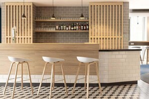 Bar (on property) - Holiday Inn Express & Suites Deventer (Deventer)