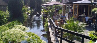 De Dames Van De Jonge Hotel